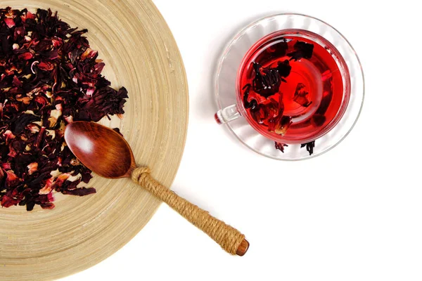 Сушеные Листья Суданская Роза Деревянное Блюдо Чашку Чая Белом Травяной — стоковое фото