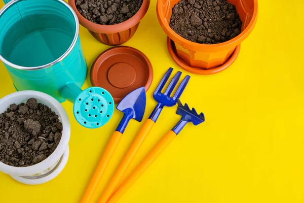 Pots Fleurs Arrosoir Outil Jardin Fond Jaune Vif — Photo