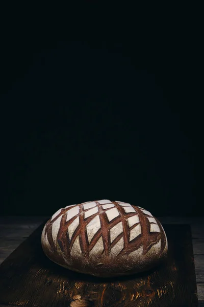 Loaf Black Rye Bread Sprinkled Flour Rustic Wooden Dark Background — Stock Photo, Image