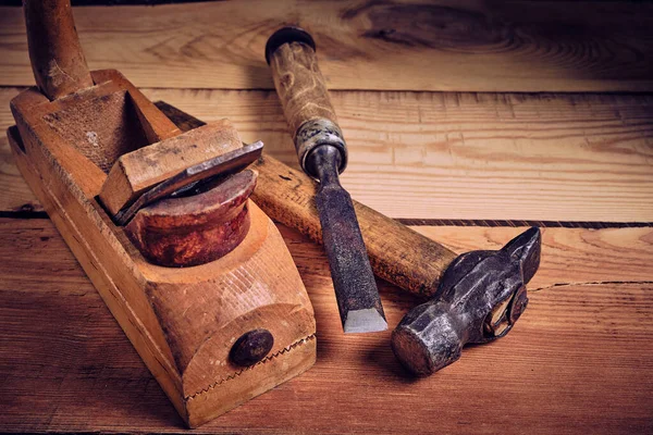 Set Van Timmerwerktuigen Hamer Beitel Vliegtuig Een Houten Ondergrond — Stockfoto