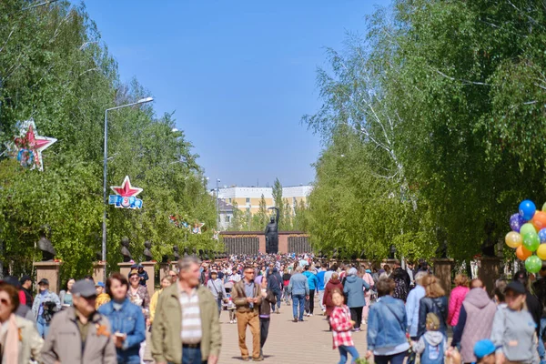 Мая 2022 Года Костанай Казахстан День Победы Народы Маршируют Мемориалу — стоковое фото