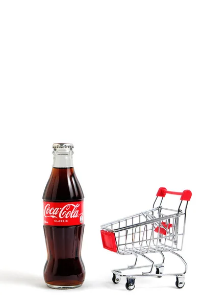 Kazakhstan Kostanay May 2022 Glass Bottle Coca Cola Classic Shopping — Stok Foto