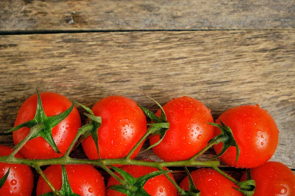 Tomates Cerises Sur Fond Bois — Photo