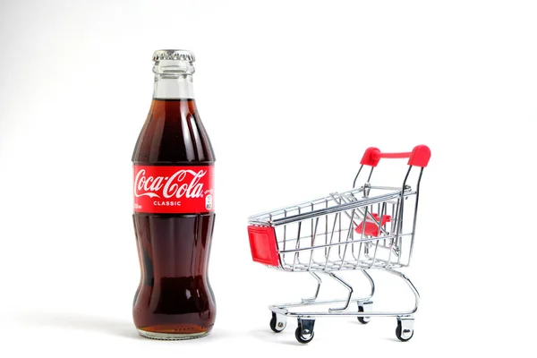 Kazakhstan Kostanay May 2022 Glass Bottle Coca Cola Classic Shopping — Stock Fotó