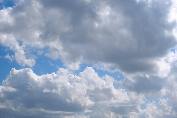 Bakgrund Cumulus Moln Mot Blå Himmel Upplyst Solljus — Stockfoto