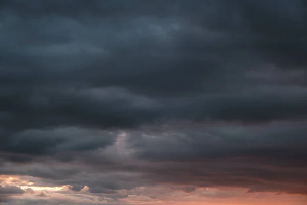 Trovoada Nuvens Dramáticas Durante Pôr Sol Noite — Fotografia de Stock