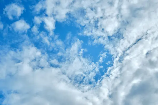 Vita Moln Blå Himmel Bakgrund — Stockfoto