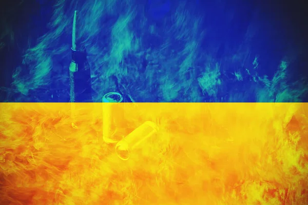 Flagge Der Ukraine Gegen Flammen Und Scharfe Munition Krieg Und — Stockfoto