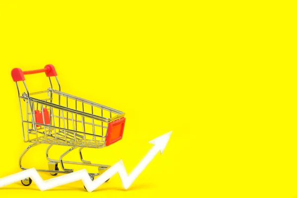 Grocery Cart Graph Arrow Pointing Rising Prices Goods Yellow Background — Stock fotografie