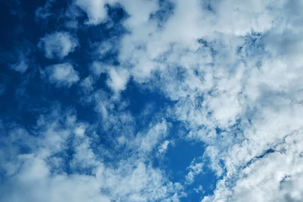 Vita Moln Blå Himmel Bakgrund — Stockfoto