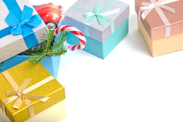Χριστουγεννιάτικα Κουτιά Δώρου Δώρα Πράσινο Χριστουγεννιάτικο Δέντρο Και Καραμέλα Λευκό — Φωτογραφία Αρχείου