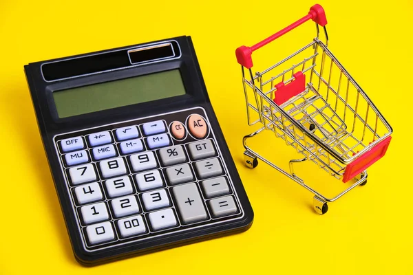 Calculator Shopping Cart Yellow Background Concept Shopping Grocery Shopping — 스톡 사진