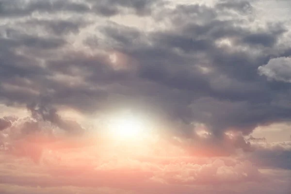 Céu Dramático Nuvens Trovão São Iluminados Pelo Pôr Sol — Fotografia de Stock