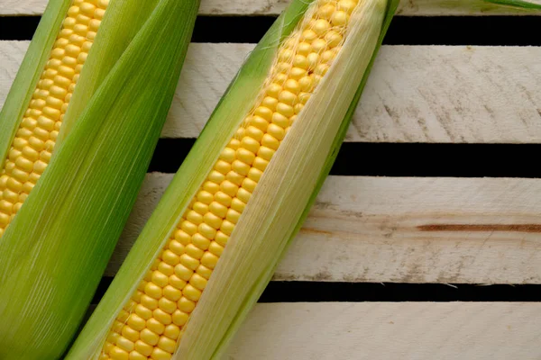 Two Ripe Ears Corn Wooden Background — Stock Photo, Image