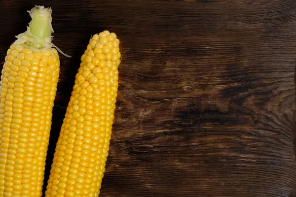 Two Ripe Ears Corn Wooden Background — Stock Photo, Image