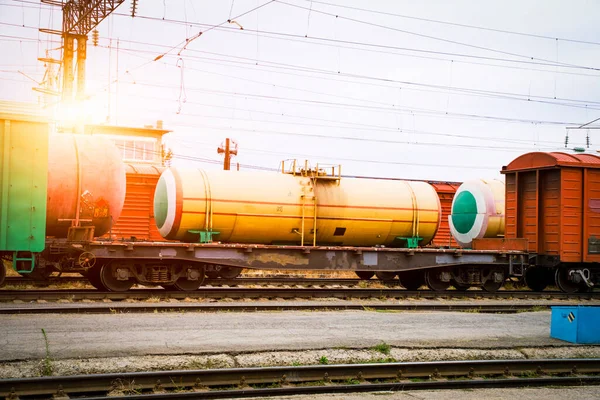 Trein Tank Met Brandstof Smeermiddelen Heldere Zonne Verlichting — Stockfoto