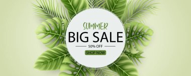 Tropikal yaprak arkaplanlı yaz indirimi afişi tasarımı
