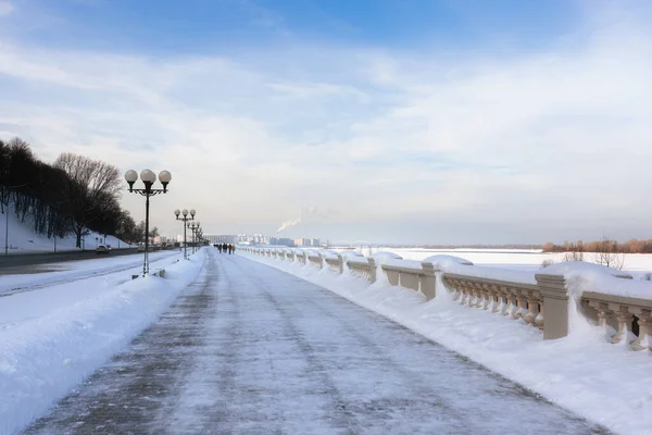 Barrage de la Volga recouvert de neige — Photo