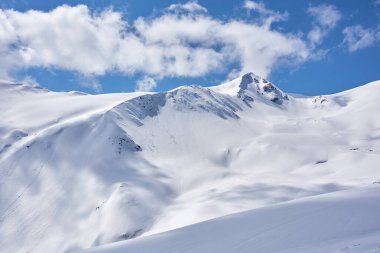 Arkhyz. Güney yamacının zirve görüntüsü