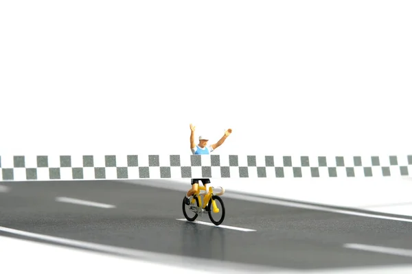 Fotografia Figura Brinquedo Pessoas Miniatura Motociclista Com Linha Chegada Completou — Fotografia de Stock