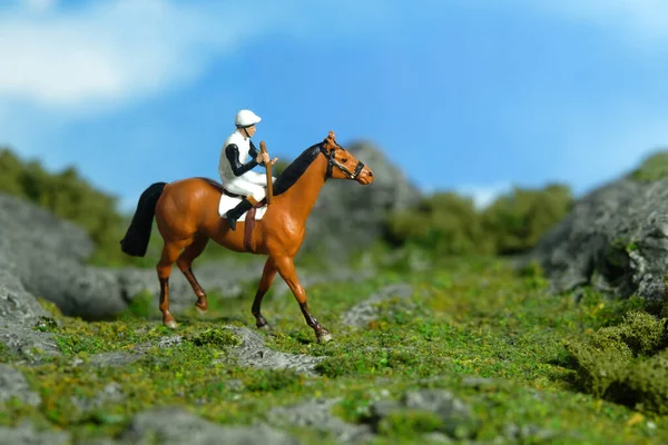 Miniature People Toy Figure Photography Jockey Man Riding Horse Mountain — Foto Stock