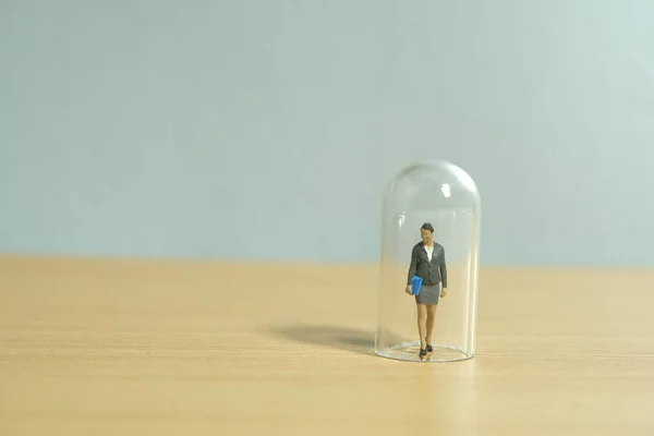 Miniatyr Människor Leksak Figur Fotografi Begreppet Begränsning Kvinnor Affärskvinna Som — Stockfoto