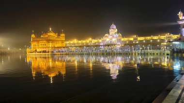 Altın Tapınak Amritsar Hindistan (Sri Harimandir Sahib Amritsar), Sihlerin merkezi bir dini mekanı..