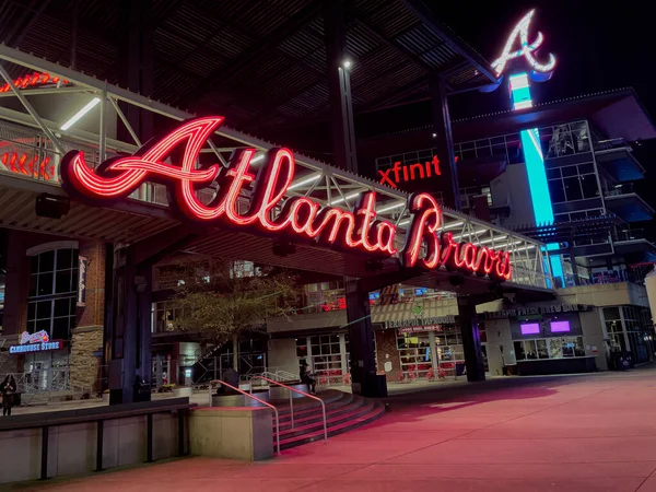 Atlanta, GA, ABD: 21 Mart 2022 - Atlanta, Georgia Truist Stadyumuna giriş. Stadyum, Atlanta Braves 'in Beyzbol Ligi takımının ev sahibi olduğu bir stadyumdur..