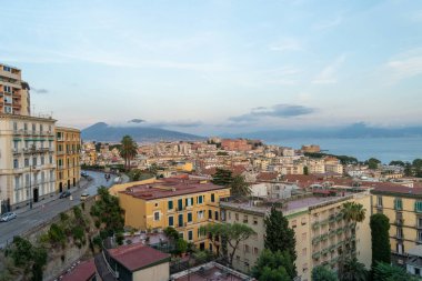Napoli, Liman ve Mt. 'nin panoramik yaşamı. Vezüv, 2022 yazında HDR 'de vuruldu.