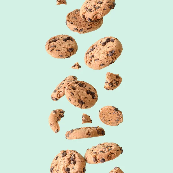 Chocolate Chip Cookie Green Background — Stock Photo, Image