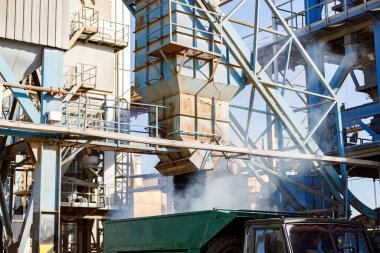 Endüstriyel tesisleri ve aracı olan üretim tesisi