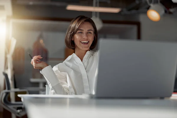 Smiling Business Woman Working Laptop While Sitting Modern Office Blurred — 스톡 사진