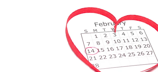 Calendar page with mark valentines day in red circle. February inside heart-shaped ribbon. Horizontal banner, copy space. — Foto de Stock