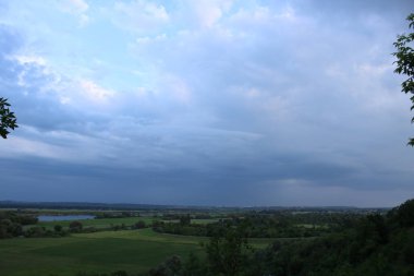 Aşağı Vistula Vadisi manzarası. Diabelce, Swiecie, yürüyüş parkuru.