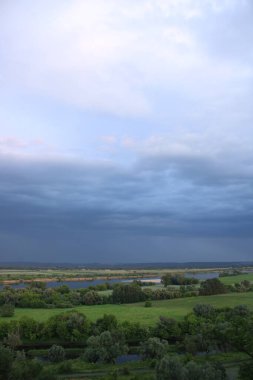 Aşağı Vistula Vadisi manzarası. Diabelce, Swiecie, yürüyüş parkuru.