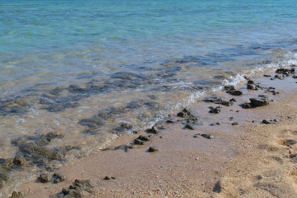 Sandy beach and corals on the Red Sea — Stock Photo, Image