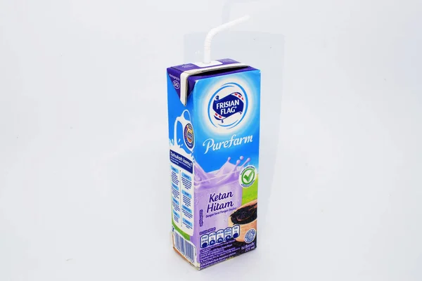 Frisian Flag Milk Box White Background — Foto Stock