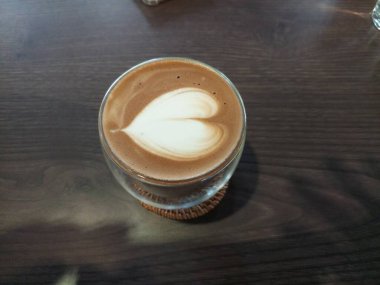 Masada bir fincan aşk kahvesi.