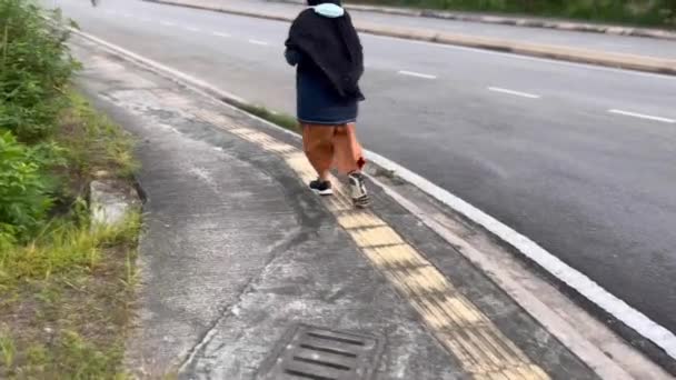 Muslim Woman Jogging Sidewalk Green Grass Road — Stock Video