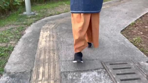 Woman Walking Corridor Walking Sidewalk Exercise — Stock Video