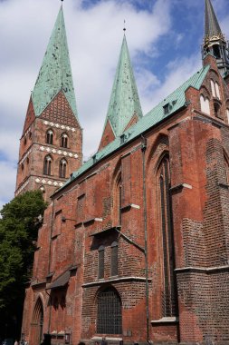   Luebeck, Almanya - 20 Temmuz 2021 - St. Mary Kilisesi eski Hanseatic şehrinin güç ve refahının bir sembolüdür.                             