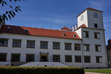 Bucovice, Çek Cumhuriyeti - 10 Eylül 2021 - İtalyan Rönesans Sarayı modeli üzerine 1567 yılında inşa edilen dört kanatlı Rönesans Şatosu.                               