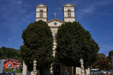 Bucovice, Çek Cumhuriyeti - 10 Eylül 2021 - Kutsal Bakire Meryem 'in Varsayımı Kilisesi                               