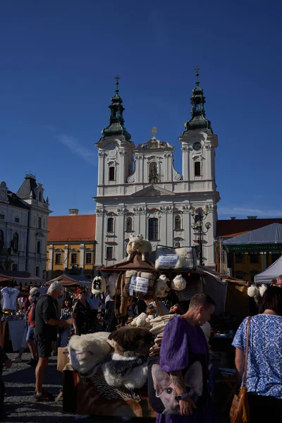2021年9月11日 捷克共和国Uherske Hradiste 斯洛伐克葡萄酒节期间在Masaryk广场举行的Xavier圣方济各教堂 — 图库照片
