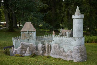 Marianske Lazne, Çek Cumhuriyeti - 26 Eylül 2021 - Minyatür Park Boheminium - Kokorin Kalesi                               