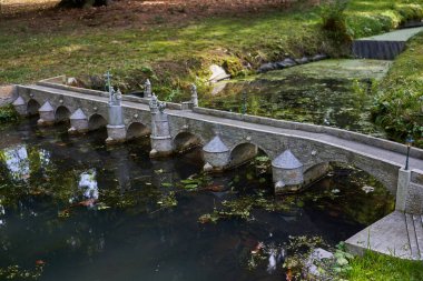 Marianske Lazne, Çek Cumhuriyeti - 26 Eylül 2021 - Minyatür Park Boheminyum - Pisek 'teki Taş Köprü                               