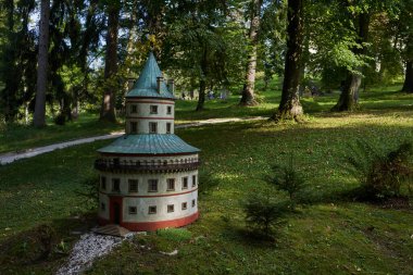 Marianske Lazne, Çek Cumhuriyeti - 26 Eylül 2021 - Minyatür Park Boheminium - Humprecht Şatosu                               