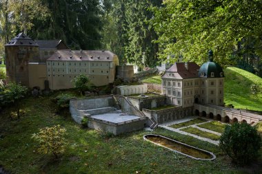 Marianske Lazne, Çek Cumhuriyeti - 26 Eylül 2021 - Minyatür Park Boheminium - Becov nad Teplou kalesi                               