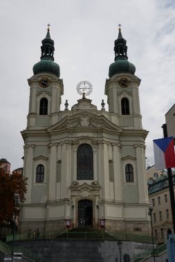 Karlovy Vary, Çek Cumhuriyeti - 27 Eylül 2021 - St. Mary Magdalene Kilisesi                               
