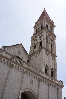 Trogir, Hırvatistan - 28 Mayıs 2022 - St. Lawrence Katedrali Çan Kulesi                               